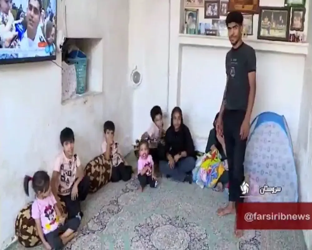 تصویری از منزل زوج جوان ایرانی با ۱۱ فرزند و «سه‌قلو»ی در راه!