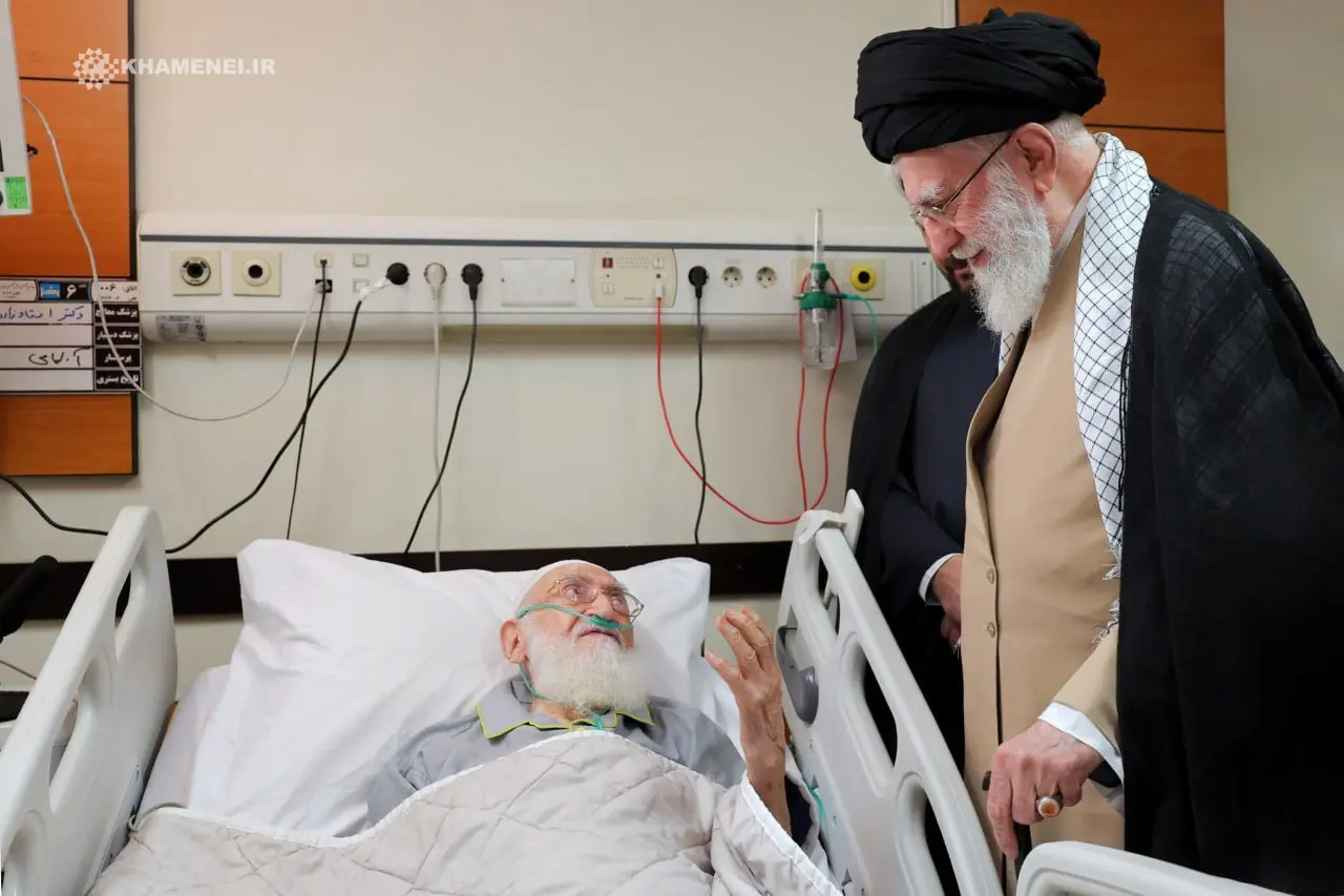 عیادت رهبر انقلاب از حضرت آیت‌الله نوری همدانی