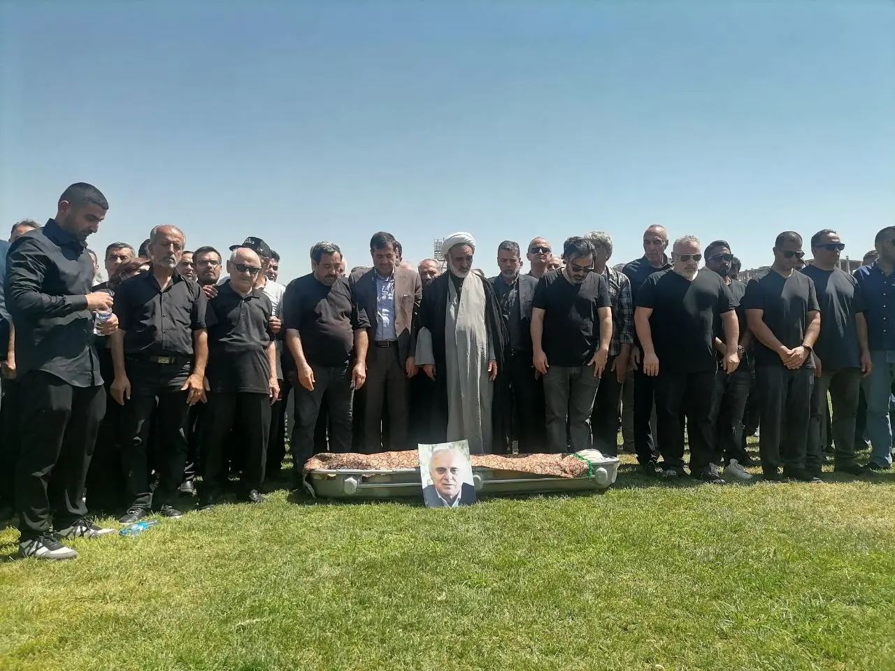 نماز میت پیکر داریوش مصطفوی