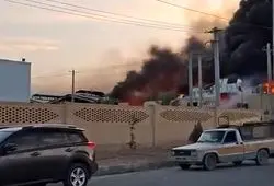 ببینید| آتش‌سوزیِ شهرک صنعتی یزد مهار شد