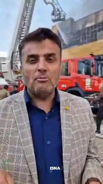 ببینید| تلاش آتش‌نشانان برای مهار حریق انبار مجتمع تجاری ونوس منطقه آزاد انزلی 