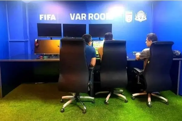 VAR تقلبی در فوتبال ایران