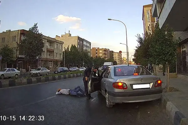 دستگیری مردی که از رانندگان تصادفی کلاهبرداری می‌کرد