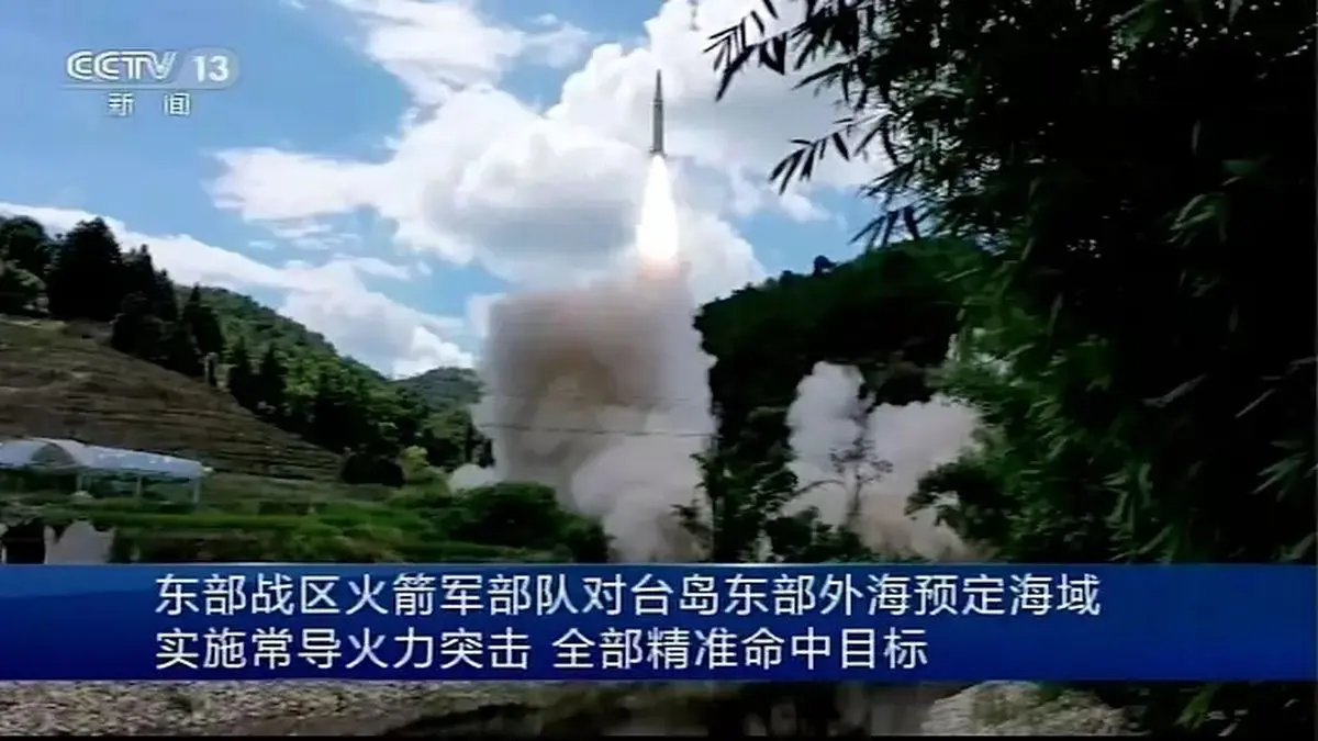 رزمایش نظامی بی‌سابقه پکن/ موشک‌های بالستیک چین از آسمان تایوان عبور کردند