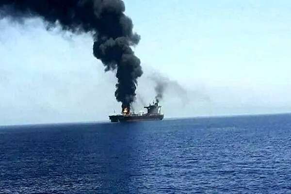 کشتی باری در سواحل هند با پهپادی از خاک ایران هدف قرار گرفته