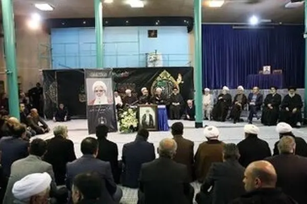 تصاویری جدید از برادر سید حسن خمینی در مراسم تشییع روحانی معروف + عکس
