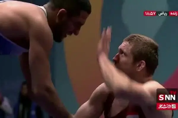 ببینید|حرکت زشت کودیف در واکنش به دلجویی رحمان عموزاد پس از جدال فینال