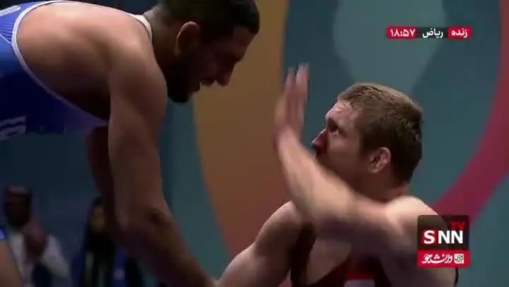 ببینید|حرکت زشت کودیف در واکنش به دلجویی رحمان عموزاد پس از جدال فینال