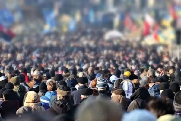 گزارش روزنامه اعتماد از سرخوردگی اجتماعی؛ صبح با صدای قطعی آب بیدار می‌شویم و با نوسان دلار صبحانه می‌خوریم