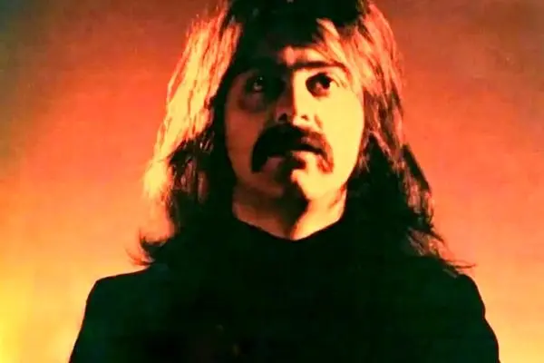 کوروش یغمایی در آستانه انتشار آخرین آلبومش از دنیای موسیقی خداحافظی کرد