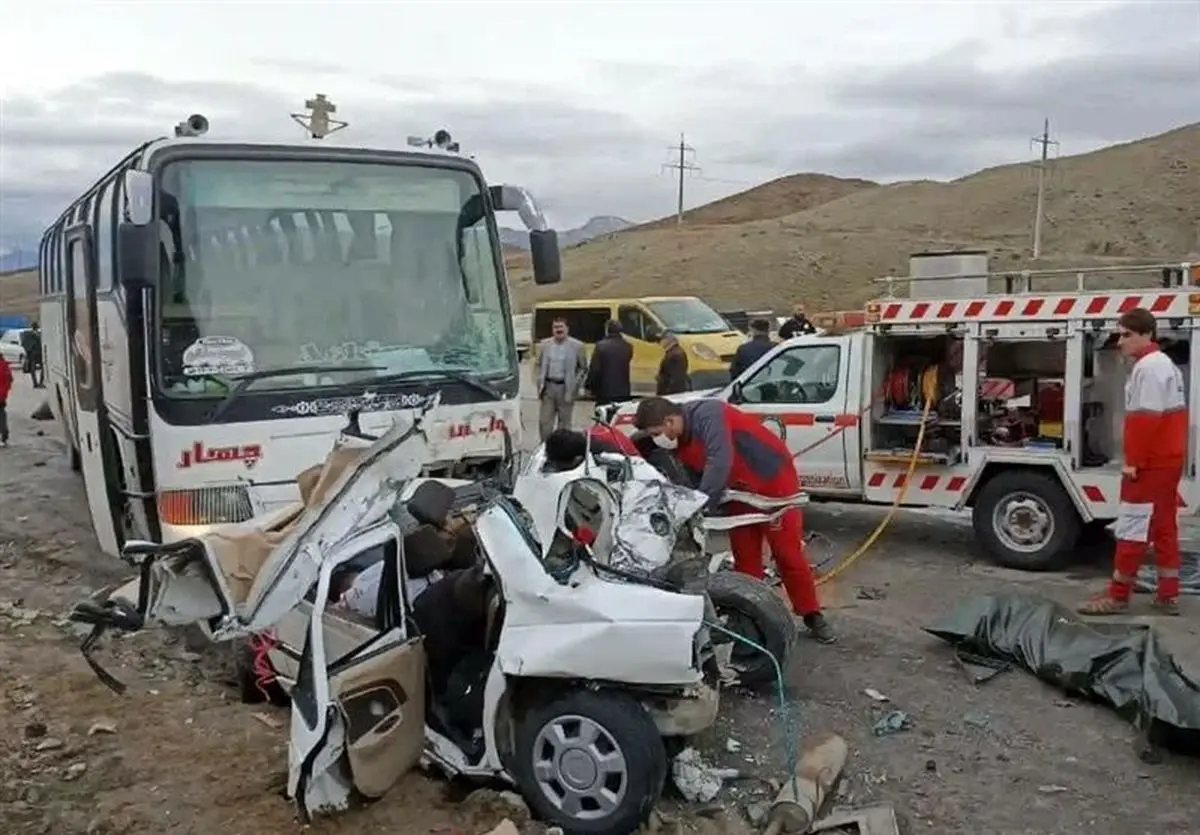 سه کشته در واژگونی اتوبوس در استان فارس/ ۲۳ مصدوم به بیمارستان منتقل شدند