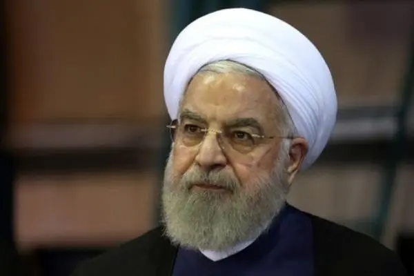 حسن روحانی در اجلاسیه مجلس خبرگان رهبری چه کتابی مطالعه می‌کرد؟+تصویر