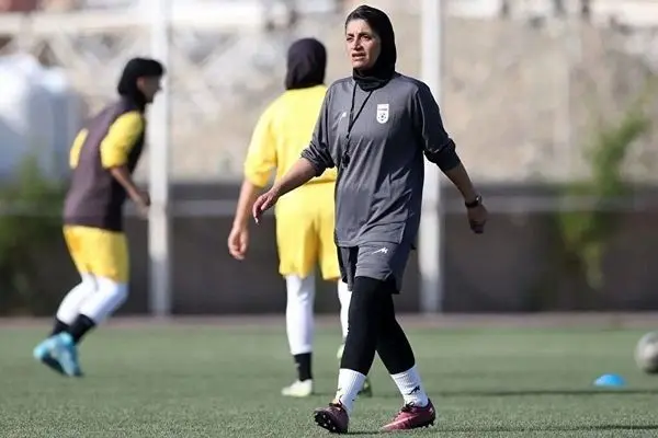 سرمربی تیم ملی زنان: اندوه ملت ایران اندوه ماست/ با تمام توان برای سربلندی کشور بازی می‌کنیم