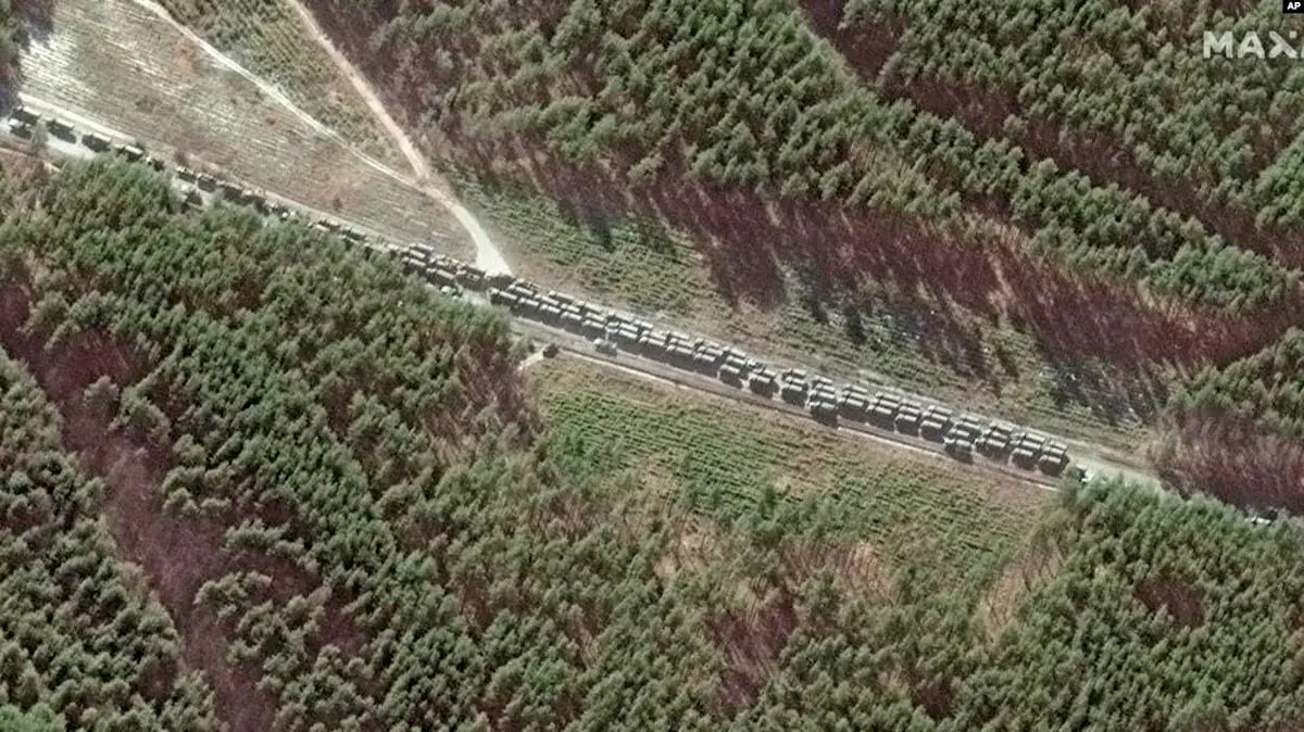 ببینید| کاروان ۶۴ کیلومتری تانک‌ها و خودروهای زرهی روسیه به سمت کی‌یف