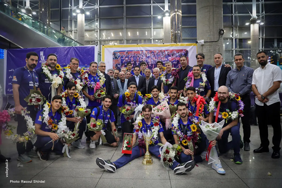 بازگشت والیبالیست های قهرمان جهان به ایران
