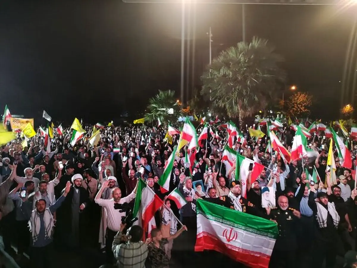 تجمع جمعی از مردم تهران در اعتراض به تهدیدات ترامپ علیه رهبر انقلاب