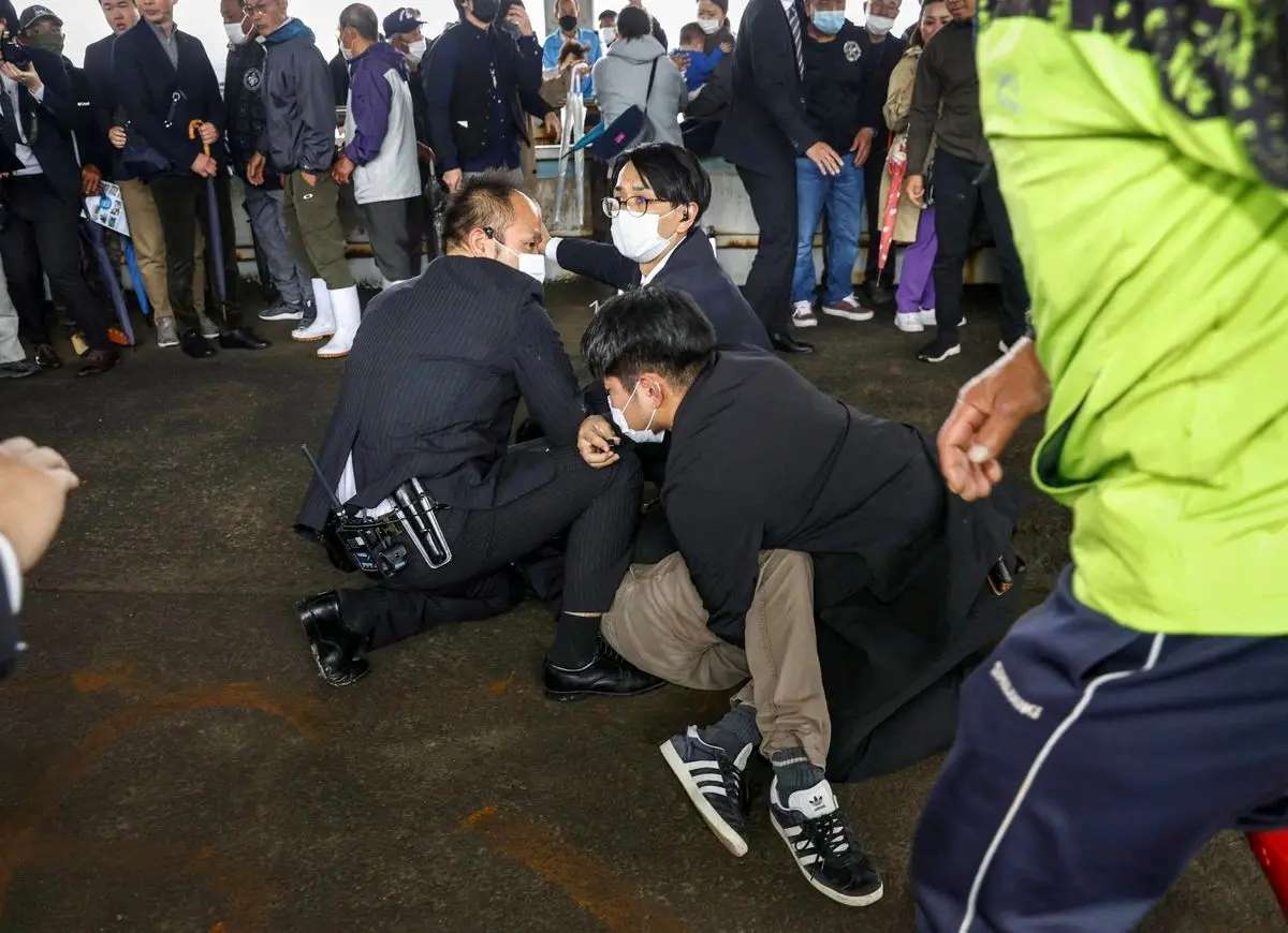 ترور نافرجام نخست‌وزیر ژاپن با بمب دودزا