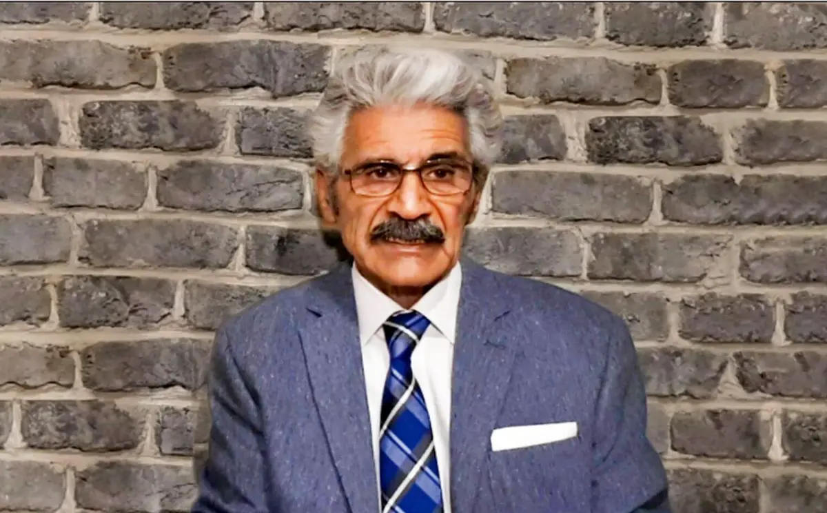 نویسنده اگر هر روز به دنیا نیاید مرده است