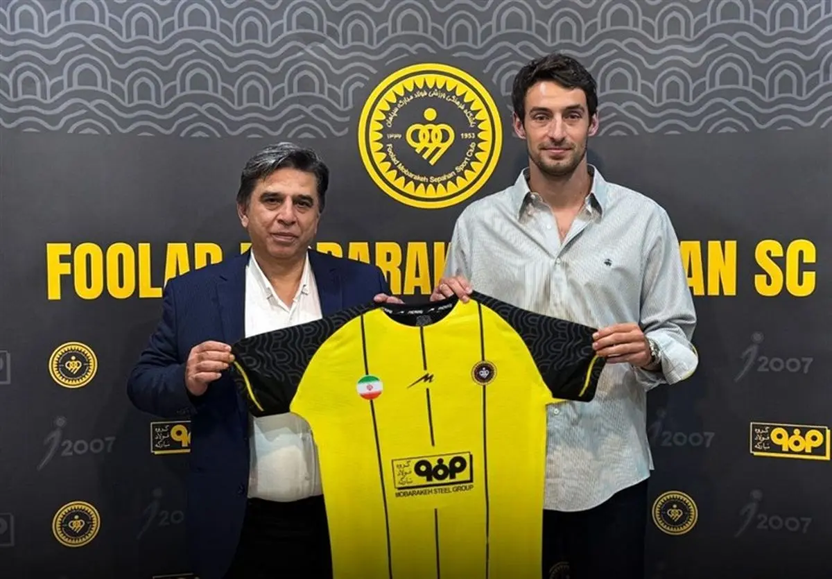 رسمی: مدافع خارجی پرسپولیس به سپاهان پیوست