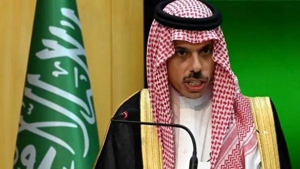 تصویری کمتر دیده شده از وزیر خارجه عربستان با کت و شلوار+ عکس