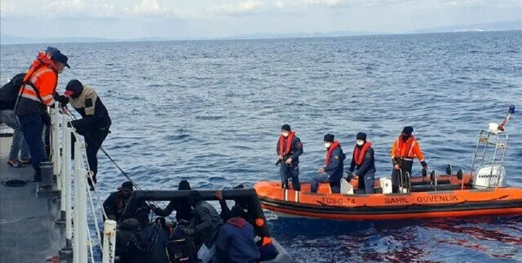 نجات جان 53 مهاجر رانده شده از سوی یونان توسط گارد ساحلی ترکیه