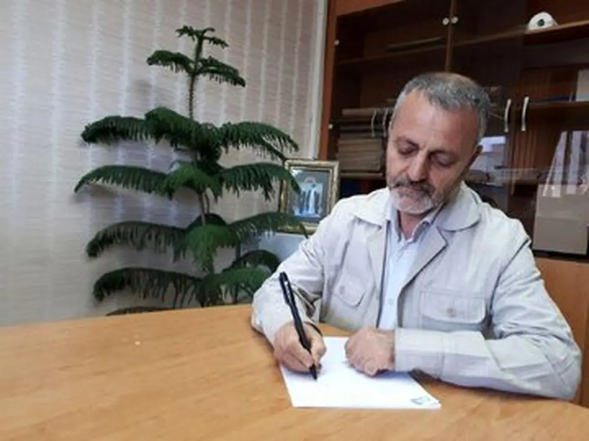 معاون محمود احمدی‌نژاد در انتخابات ثبت‌نام کرد