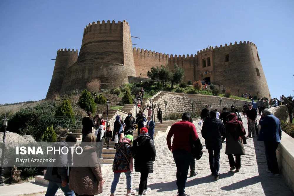 مسافران نوروزی قلعه فلک افلاک در خرم آباد