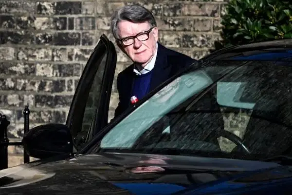 آخرین خبر از پرونده جفری اپستین/ وزیر پیشین انگلیس دستگیر شد