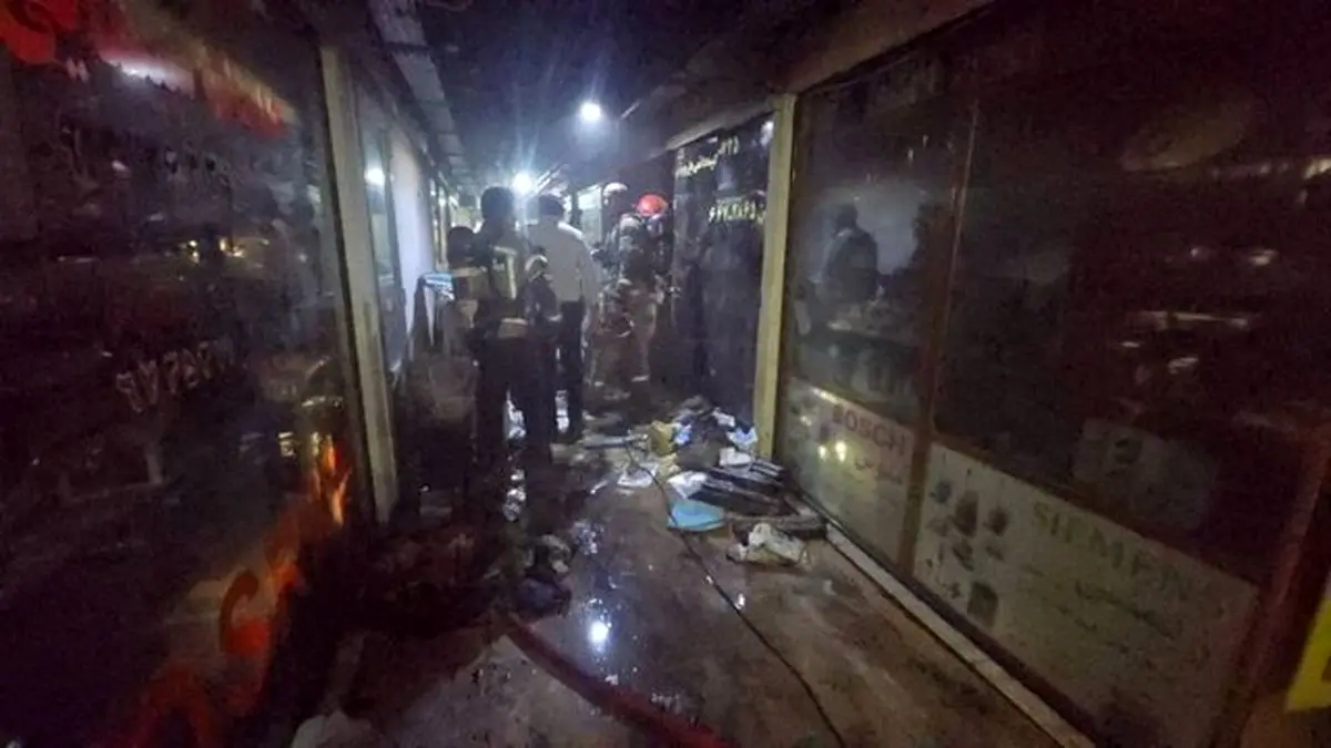 آخرین وضعیت آتش‌سوزی در ساختمان ۱۲ طبقه تجاری خیابان جمهوری