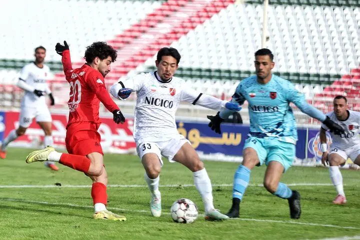 برد پرگل تراکتور در نبود هواداران پرشور