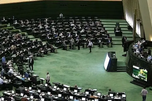 روزنامه اعتماد خبر داد: برنامه پزشکیان برای ارائه طرح به مجلس برای رفع فیلترینگ