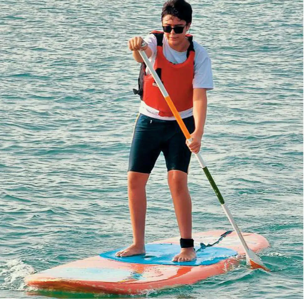 شجاعت کم‌نظیر پسر ۱۲ ساله برای نجات مرد حادثه‌دیده در دریا