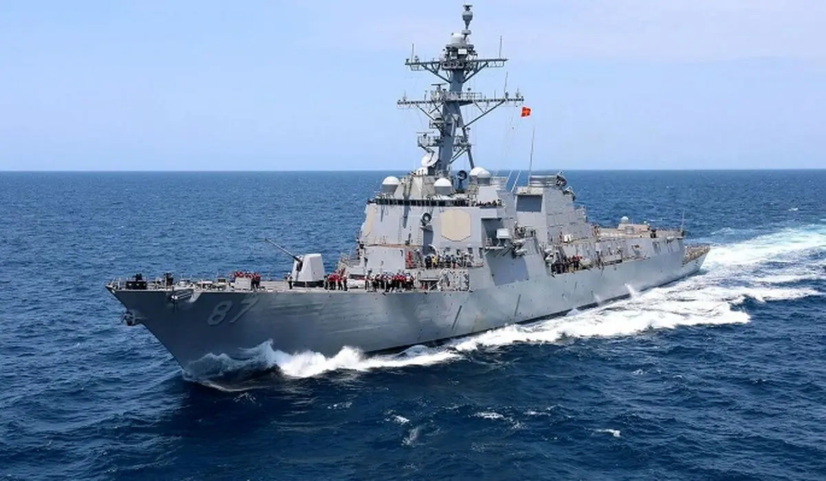 شلیک دو موشک بالستیک به سمت ناوشکن آمریکایی در خلیج عدن