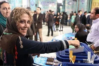 روزنامه اصولگرا هم تایید کرد: زنان بی‌حجاب پای صندوق‌های رای بیایند اما بعد از انتخابات با آنان برخورد می‌شود!