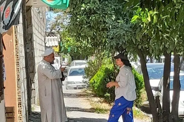 تصویری پربازدید از گفت‌وگوی یک روحانی با خانمی که حجاب ندارد + عکس