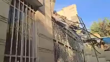 ببینید| حادثه ریزش ساختمان قدیمی در خیابان جمهوری