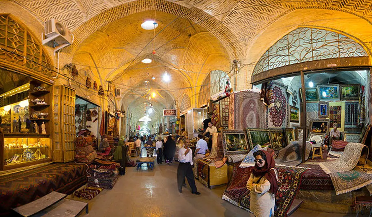 ببینید| فشن‌شو در بازار وکیل شیراز!