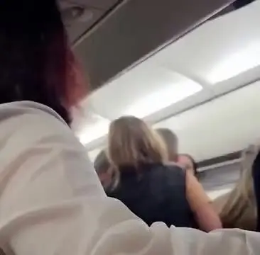 ببینید| یک هواپیما در فرودگاه برزیل آتش گرفت