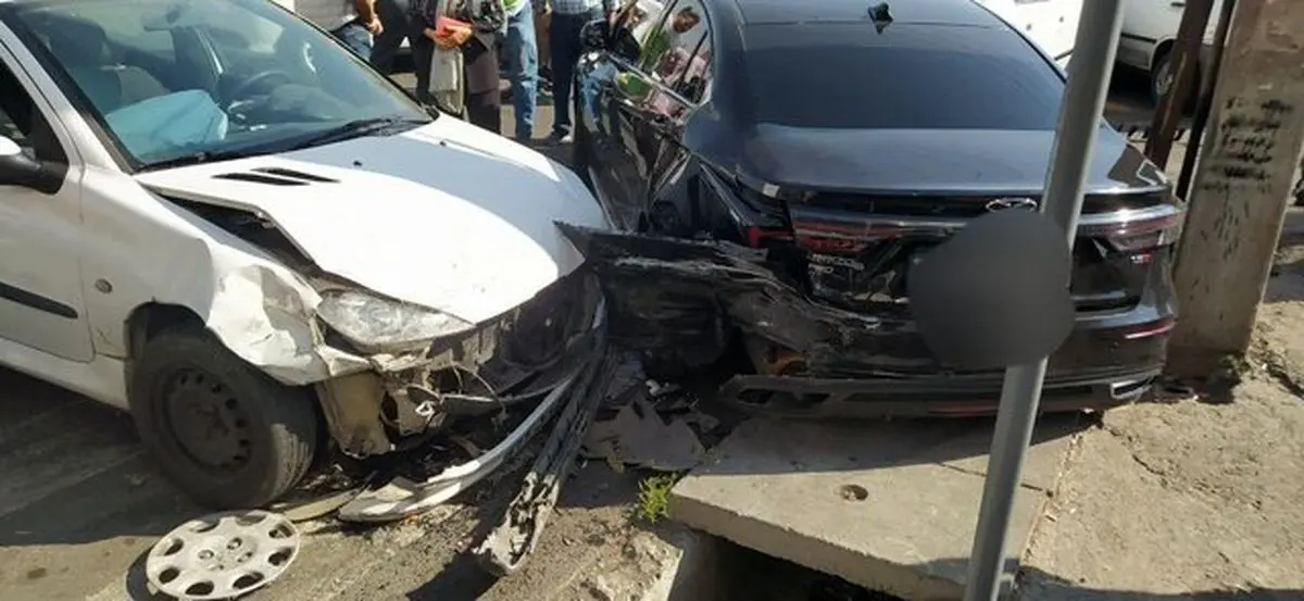 برخورد خاور با ۱۵ خودرو در بلوار سیمون بولیوار تهران/ مصدومیت ۲ نفر