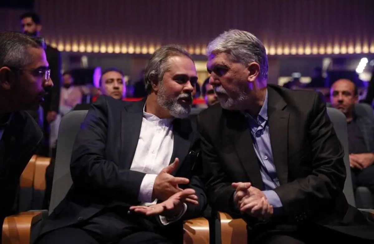 وزیر فرهنگ تکذیب کرد: فریدزاده نمی‌رود