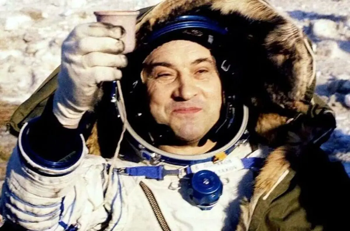 فضانورد روس که زمانی رکورد دار بیشترین اقامت در فضا بود درگذشت