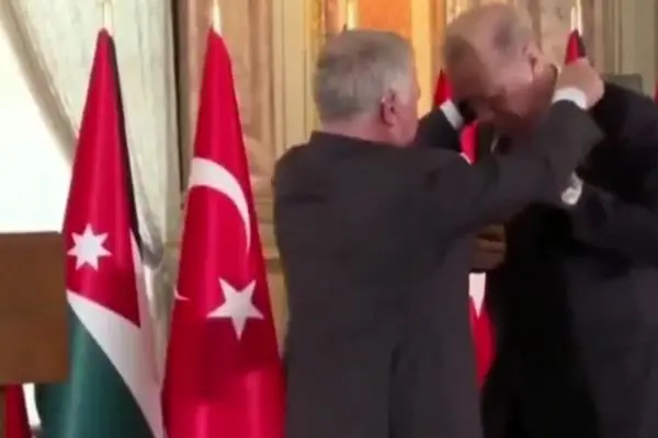 ببینید| هدیه ویژه عبدالله دوم به اردوغان