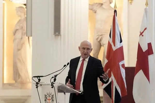 وزیر دفاع انگلیس: اجازه استفاده از پایگاه‌های‌مان برای حمله آمریکا به تأسیسات انرژی ایران را نمی‌دهیم