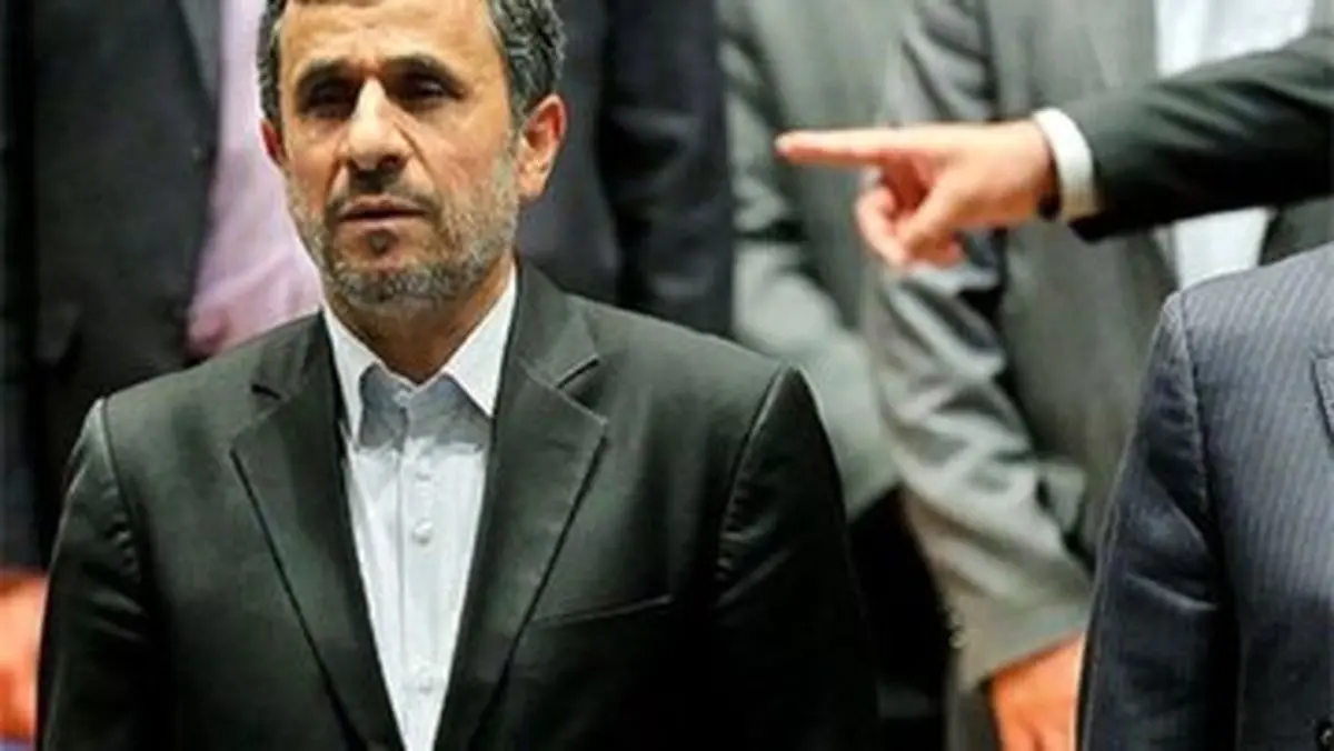 ببینید | انتقاد صریح اصلاح‌طلب معروف از احمدی‌نژاد در شبکه افق!