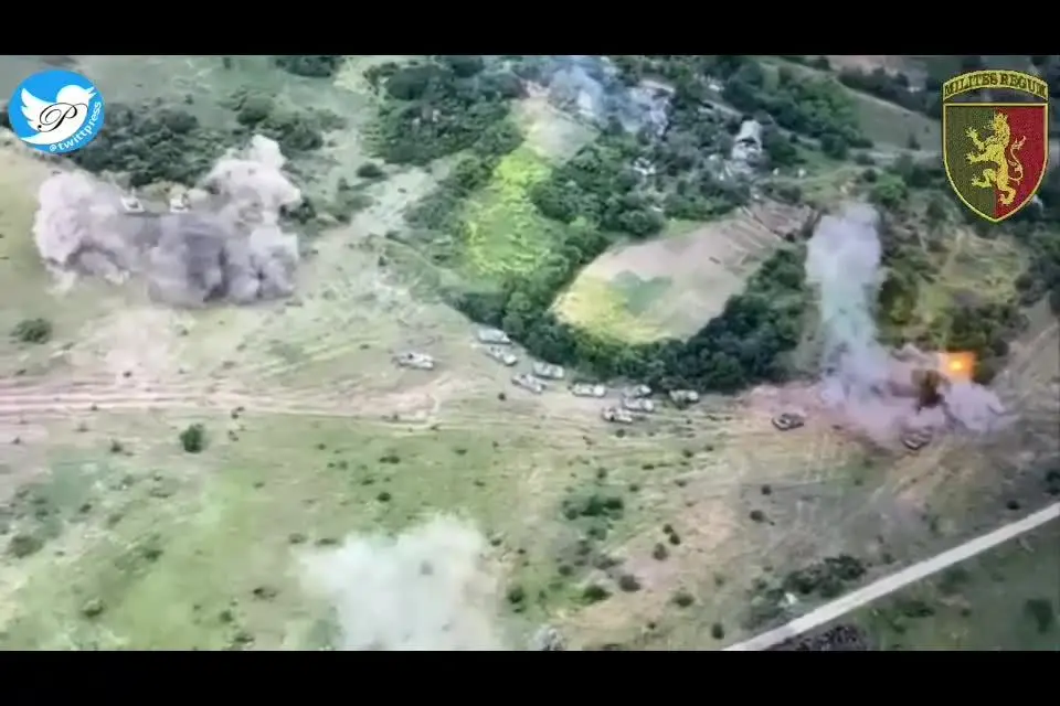 لحظه دود شدن ستون تانک‌های روسی در لوهانسک+ ویدئو