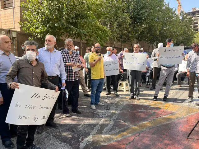 تجمع اعتراضی علیه حکم "حمید نوری" مقابل سفارت سوئد در تهران