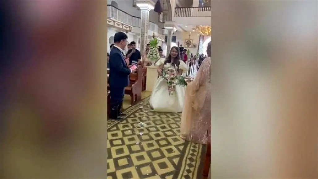 زوج فیلیپینی عروسی خود را در میان سیل برگزار کردند+ ویدئو