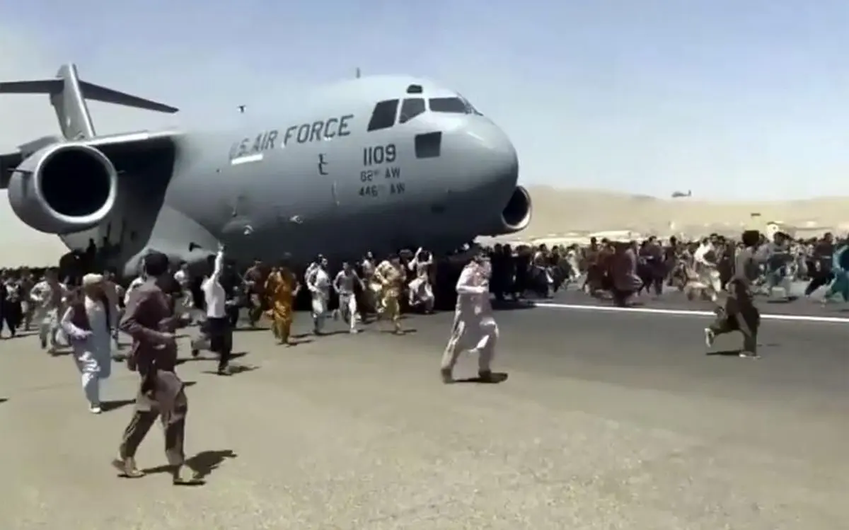 فرودگاه کابل نماد خروج آشفته آمریکا از افغانستان است