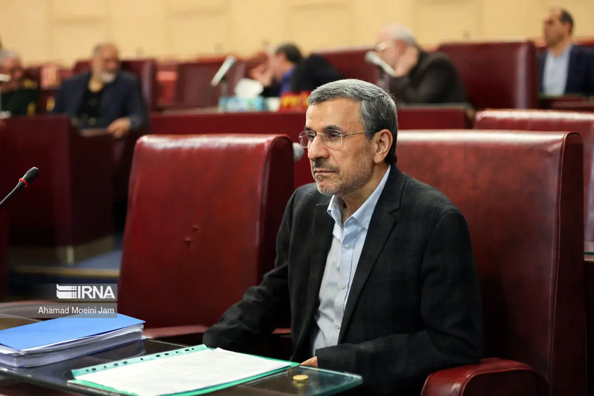 رسانه اصولگرا: احتمالا احمدی‌نژاد در ساعات پایانی امروز برای ثبت‌نام به وزارت کشور می‌رود