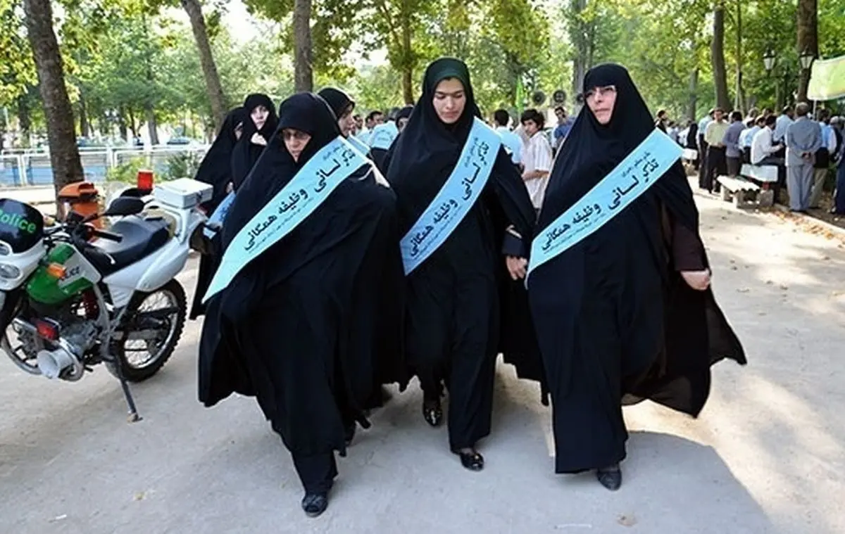عکسی عجیب از معترضان به بی‌حجابی در مشهد!